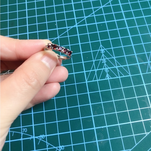 Garnet band ring - Picture 6 of 8